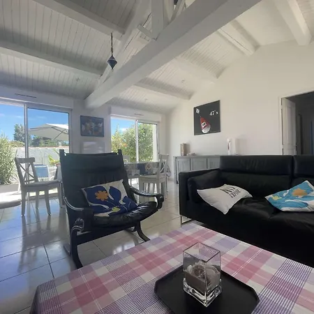 Casa de Férias Ep000-15v Maison De Charme Avec Jardin à Proximité De La